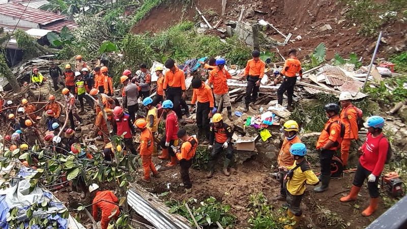 Pencarian Hari Ketiga Tim Sar Temukan Dua Jenazah Yang Tertimbun