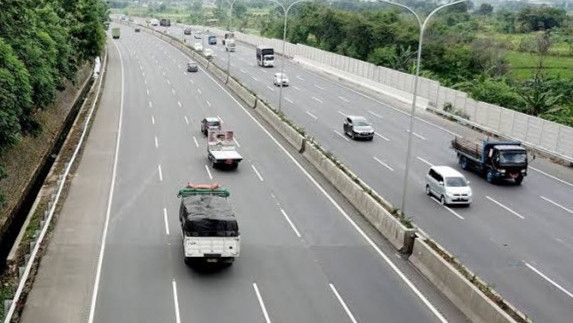 Ada Juta Kendaraan Lintasi Tol Tangerang Merak Selama Arus Mudik