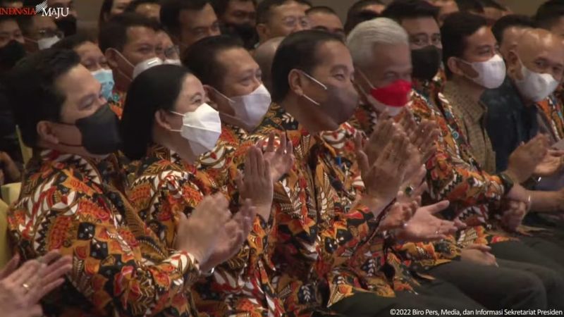 Jokowi Tertawa Terpingkal Pingkal Saat Bahlil Singgung Keakraban Puan