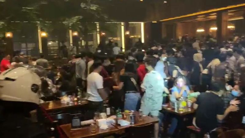 Kerumunan Di Holywings Kemang Disorot Netizen Ga Ada Yang Ditangkap