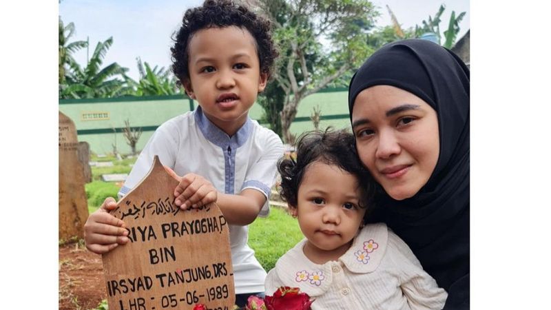 Ziarah Di Hari Lebaran Pertama Istri Babe Cabita Tulis Pesan Haru ERA ID