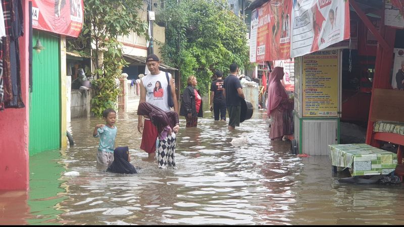 Curah Hujan Tinggi Pemukiman Warga Kebon Pala Kampung Melayu Jaktim