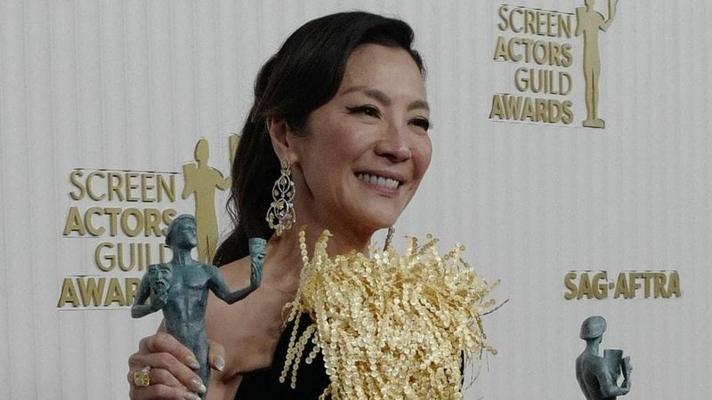 Ukir Sejarah Baru Michelle Yeoh Jadi Wanita Asia Pertama Peraih Aktris