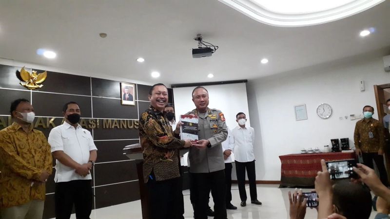 Serahkan Laporan Dan Rekomendasi Kasus Pembunuhan Brigadir J Ke Polri