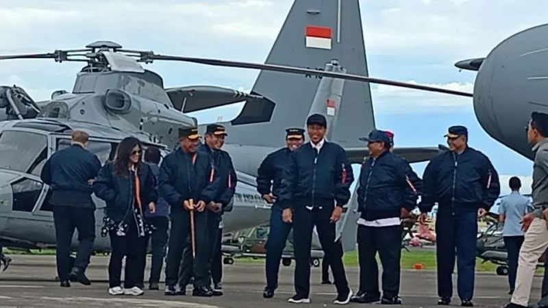 Tanggapi Pose Dua Jari Dari Mobil Iring Iringan Presiden Jokowi