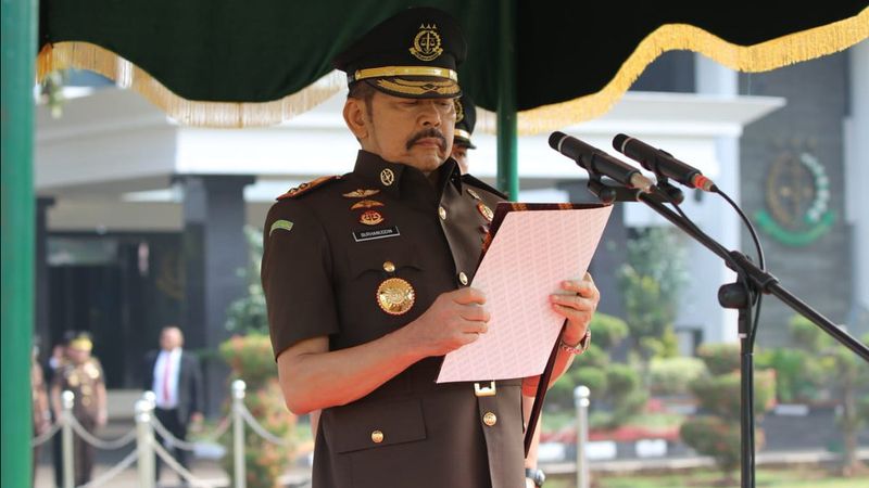 Jaksa Agung Dilaporkan Ke Kasn Karena Diduga Poligami Dpr Pasang Badan