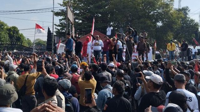 Dulu Ditantang, Kini Ribuan Warga Pati Demo Minta Bupati Sudewo Lepas Jabatan