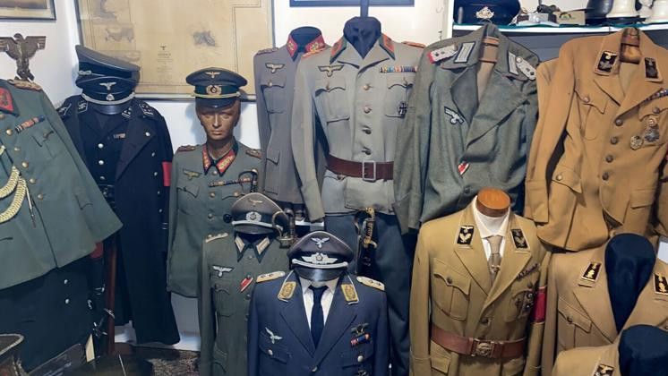 Polisi Temukan Lebih dari 8.000 Barang Memorabilia Nazi di Rumah Pedofil