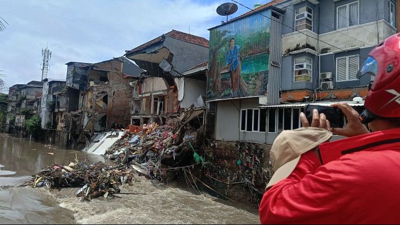 Dua Ruko di Denpasar Ambruk Akibat Banjir, Empat Orang Dilaporkan Hilang Terseret Arus