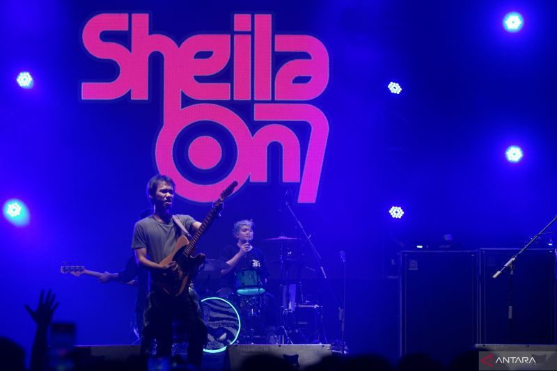 Demonstran Ganggu Konser Sheila on 7 di Makassar, Aneh