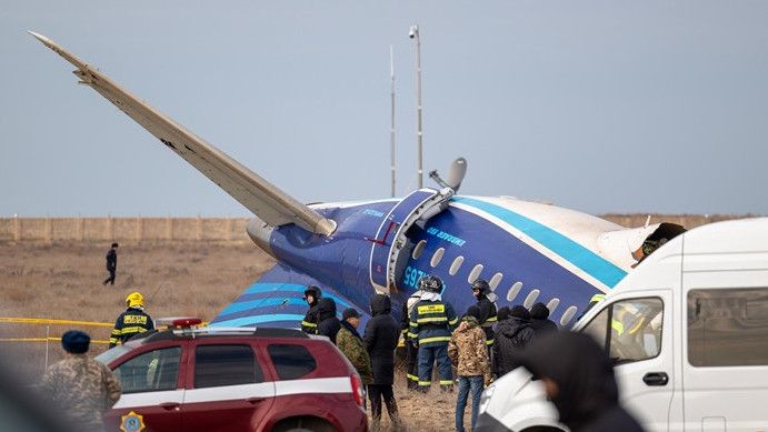 Bukan Gegara Burung, Sistem Rudal Rusia Jadi Penyebab Pesawat Azerbaijan Airlines Jatuh