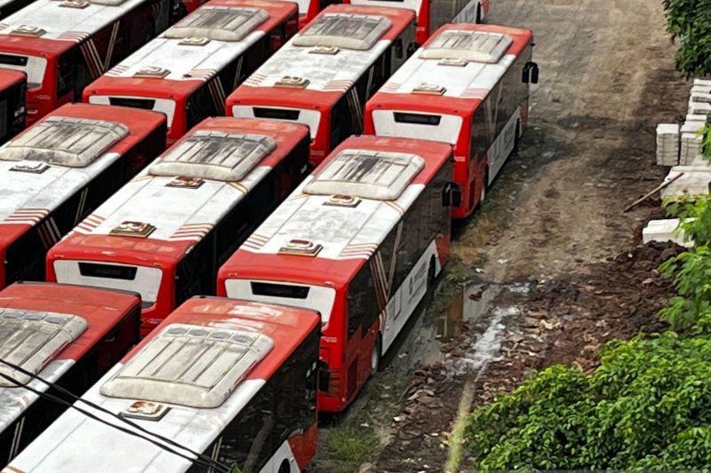 Banyak Bus TransJakarta Bannya Kempes di Pul, Benarkah Itu Mangkrak?