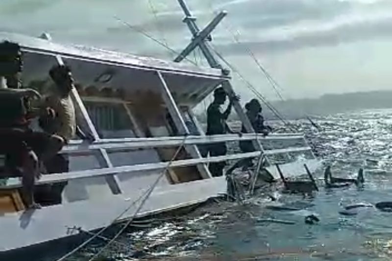 Tim SAR Gabungan Evakuasi Kapal Wisata yang Tenggelam di Labuan Bajo NTT