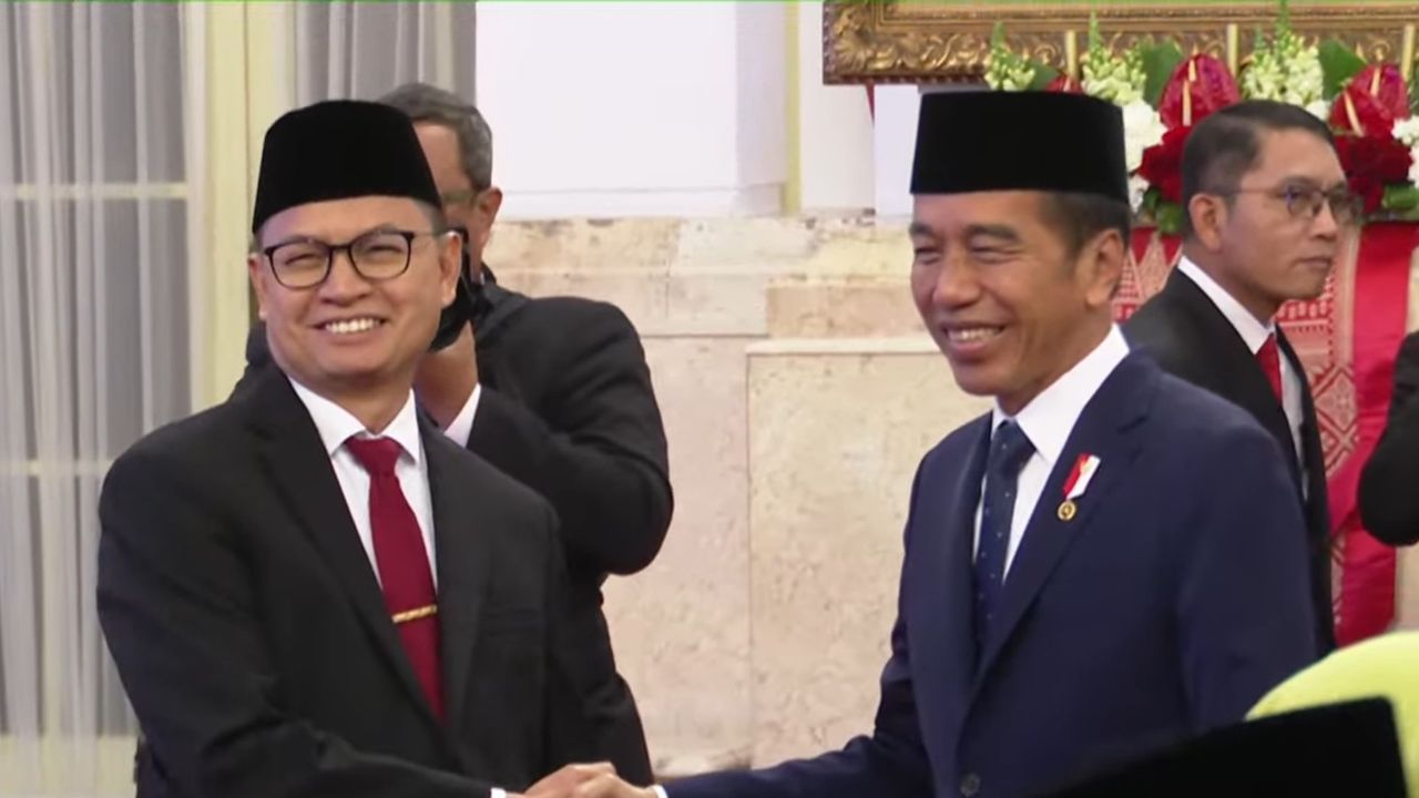 Jokowi Resmi Lantik Taruna Ikrar Jadi Kepala BPOM