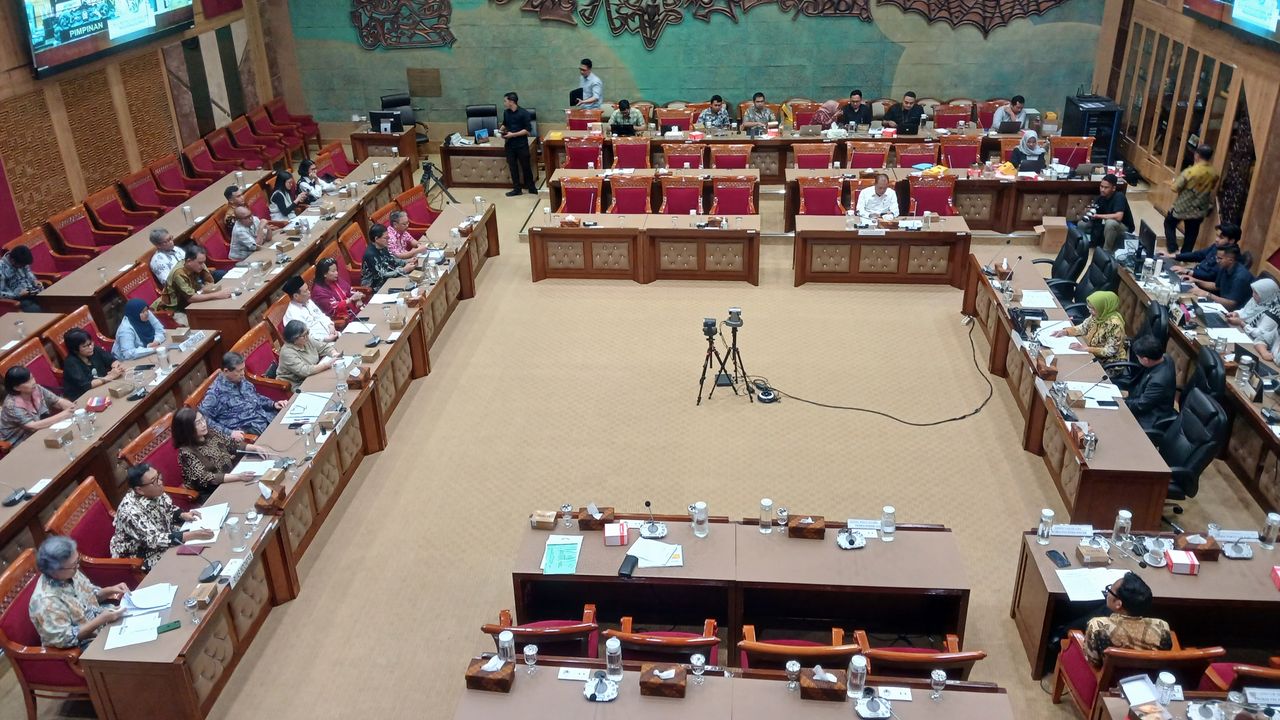 Target Rampung Agustus, DPR Ngaku Belum Diajak Ngobrol Pemerintah soal Penulisan Ulang Sejarah RI