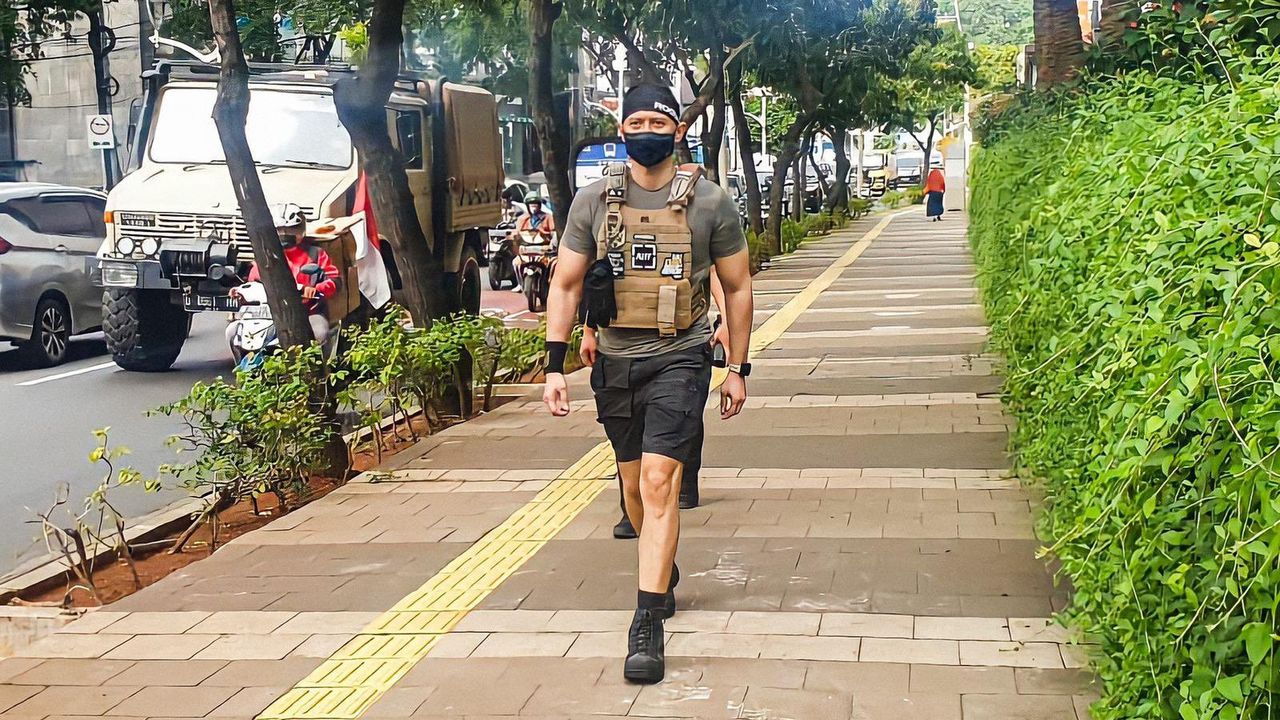 Aksi Ketum Demokrat AHY Lari Pagi Pakai Rompi Antipeluru dan Sepatu PDL, Netizen: Kangen Jadi Tentara?