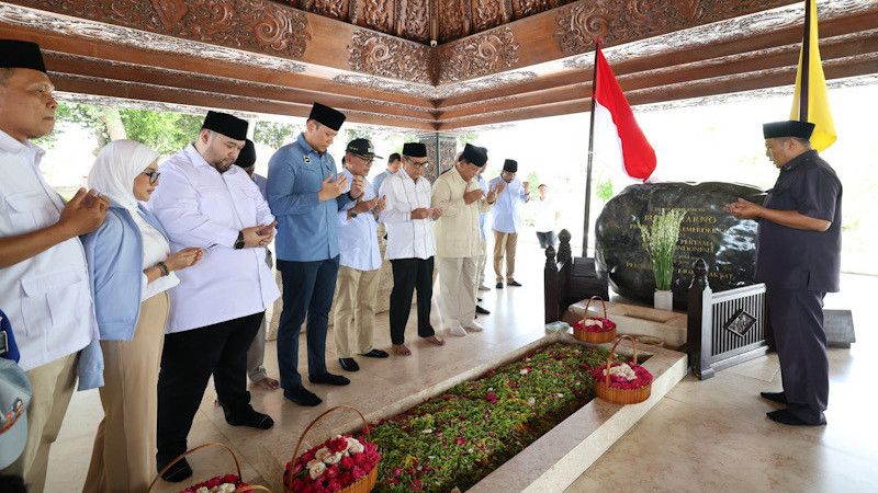Didampingi Putra Rachmawati Sukarnoputri, Prabowo Subianto Ziarah ke Makam Bung Karno: Beliau Pejuang