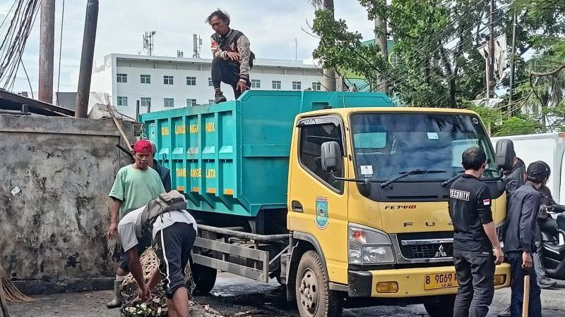 Polemik Sampah hingga Muncul Belatung di Tangsel, DLH: Diangkut Bertahap