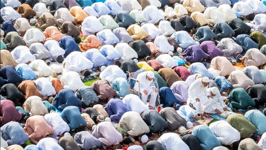 Apa Itu Shaf dalam Salat dan Kenapa Harus Rapat? Simak Penjelasan Berikut