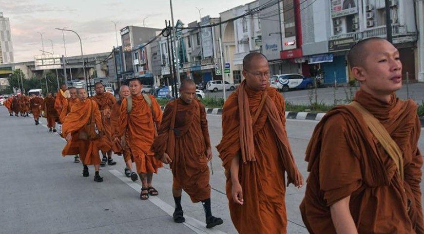 Mengenal Apa Itu Ritual Thudong, Perjalanan Jauh Para Biksu