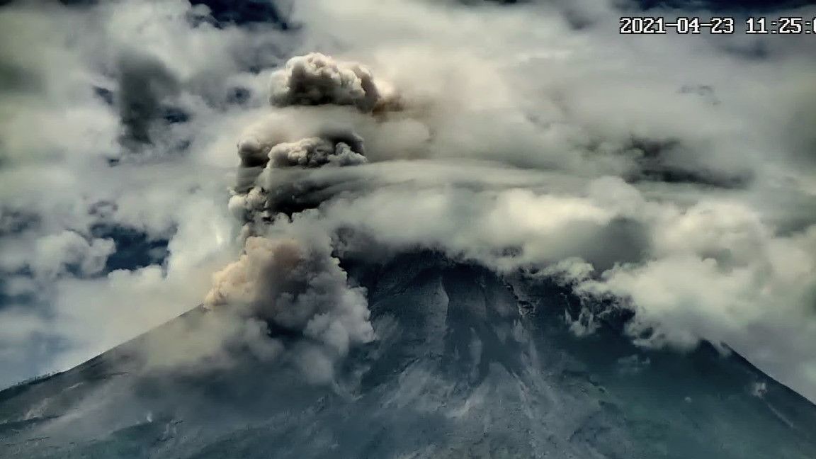 Breaking News: Gunung Merapi Luncurkan Awan Panas Sejauh 2 Kilometer, Ini Wilayah Terdampak