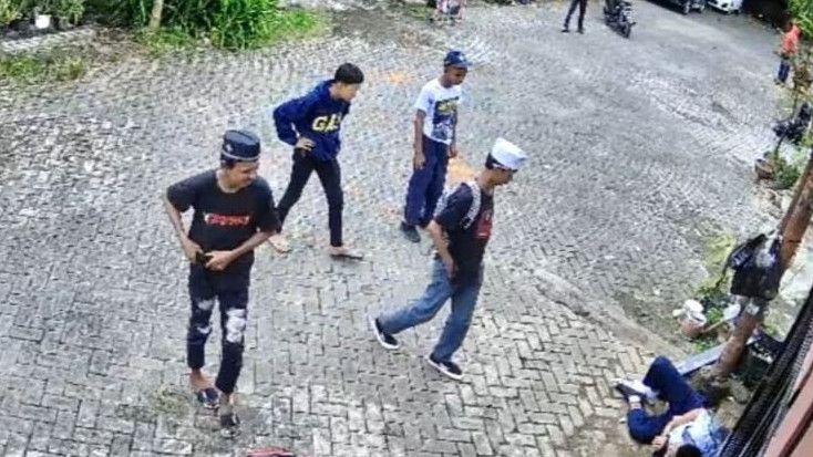 Viral Pelajar SMK di Makassar Tendang dan Siksa Murid SMP 55 Barombong Sepulang Sekolah