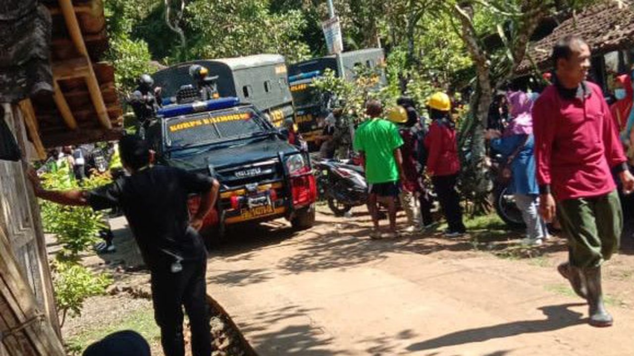 Dikepung Polisi dan Listrik Dipadamkan, KontraS Desak Ganjar Tunda Pengukuran Lahan Warga Desa Wadas hingga Minta Polda Jateng Tarik Mundur Pasukan