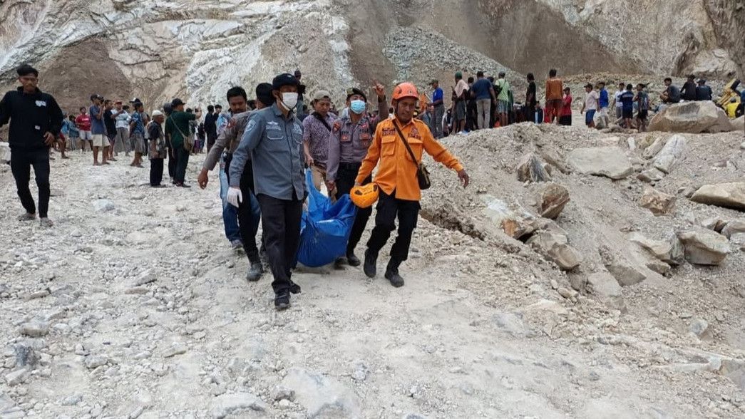 Rawan Longsor Susulan, Pencarian Korban Longsor Gunung Kuda Dukuhpuntang Cirebon Dihentikan Sementara