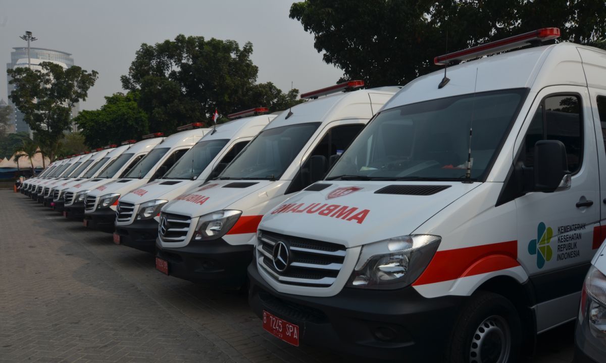 Bawa Orang Sakit, Ambulans di Bandung Barat Lawan Arus dan Tabrak Pemotor