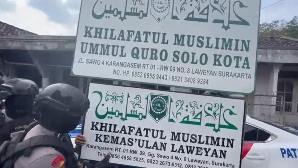 Ditolak Masyarakat Sekitar, Polisi Akhirnya Copot Papan Nama Khilafatul Muslimin di Solo