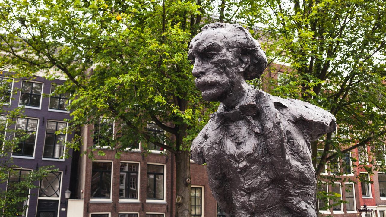 Patung Multatuli di Amsterdam, Belanda