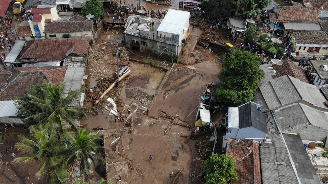 Diterjang Banjir Bandang, 4 Kecamatan di Sukabumi Luluh Lantak