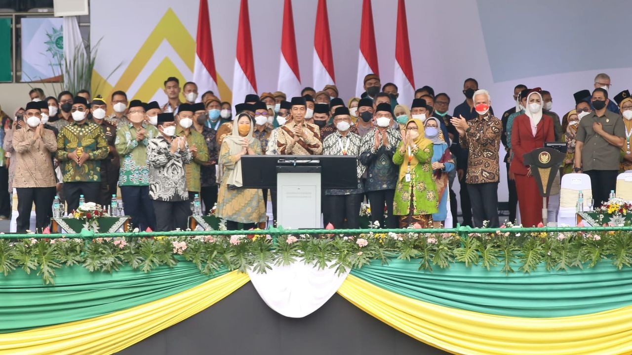 Jokowi Puja-Puji Muhammadiyah, Berharap Jadi Titik Terang di Tengah Dunia yang Muram