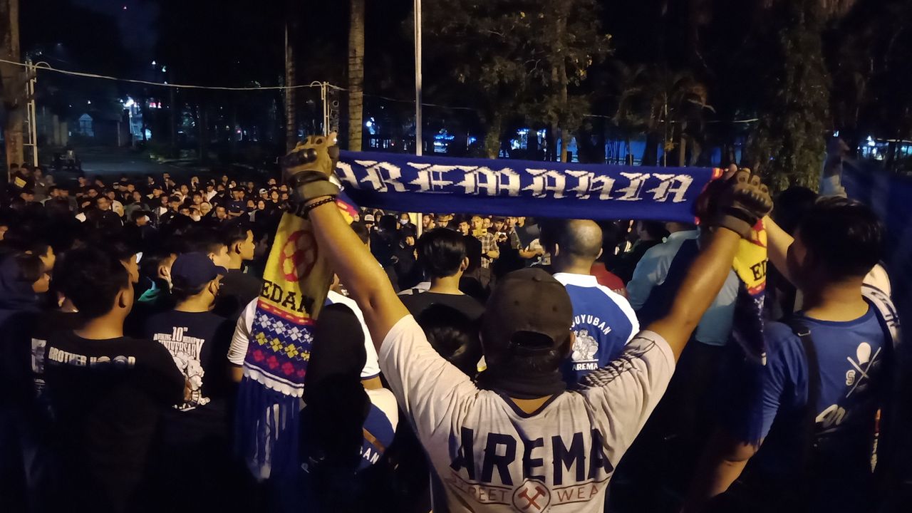 Pecinta Sepak Bola di Medan Desak Iwan Bule Mundur dari Ketum PSSI