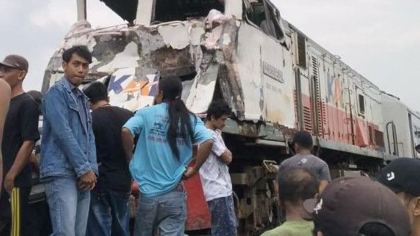 Cerita Penumpang KA Kartanegara Saat Keretanya Menghantam Truk di Kediri Pagi Tadi