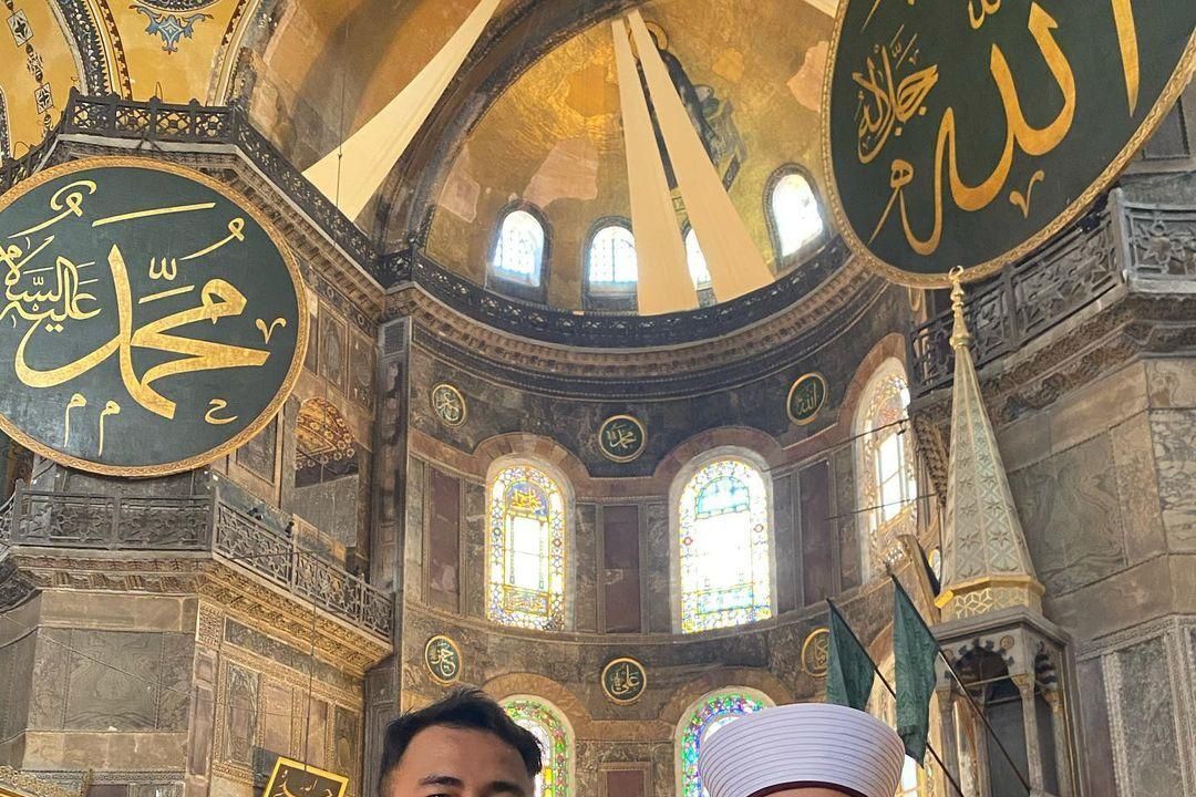 Raffi Ahmad dan Imam Besar Turki (Foto: Instagram/@raffinagita1717) 