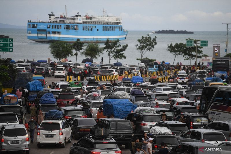Hampir Sejuta Warga Tinggalkan Jawa Menuju Sumatera Saat Mudik Lebaran Lewat Pelabuhan Merak