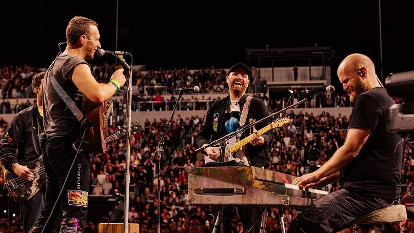 Sukses Gelar Konser di Jakarta, Drummer Coldplay Will Champion: Terima Kasih Sudah Menunggu Kami!