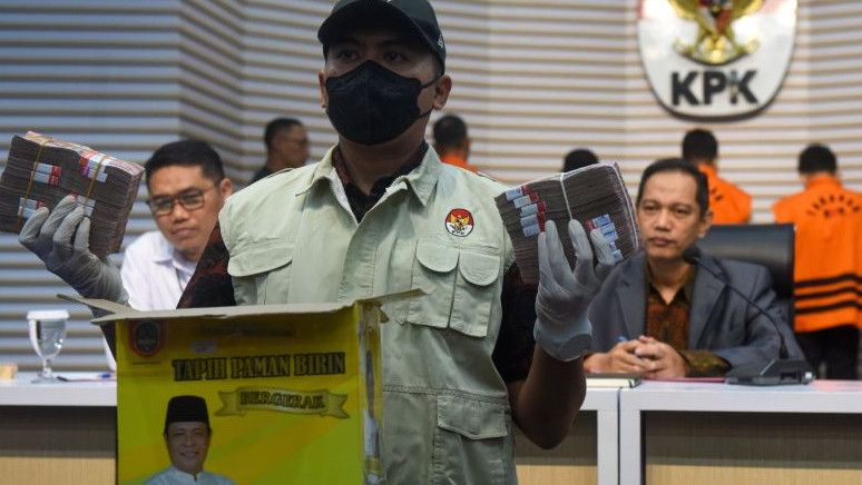 KPK Cegah Gubernur Kalsel Sahbirin Noor ke Luar Negeri Usai Ditetapkan Jadi Tersangka Kasus Suap Pengadaan Barang dan Jasa