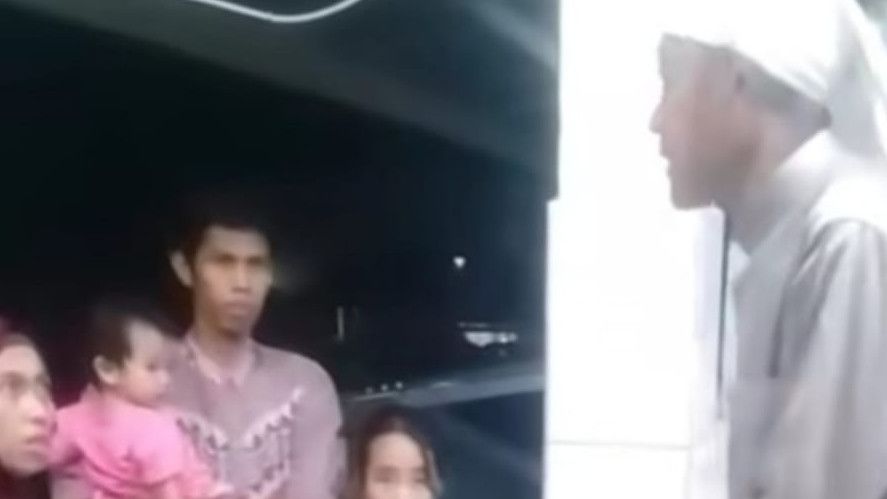 Viral Pria Berjubah Dikejar Warga Usai Lecehkan Anak di Sulsel