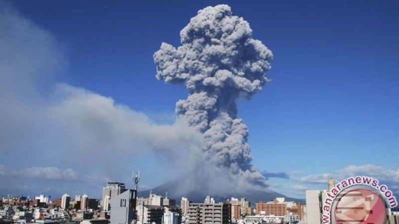 Dua Kali Erupsi hingga Memuntahkan Bebatuan, Warga di Sekitar Gunung Sakurajima Jepang Diminta Waspada