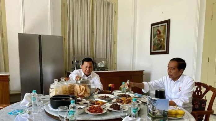 Sebut Momen Prabowo Makan Bareng Jokowi Tak Istimewa, PDIP: Presiden Insyaallah Berpihak ke Ganjar