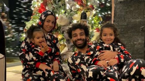 Heboh Mohamed Salah Rayakan Natal Bersama Istrinya yang Berhijab dan Anaknya, Tuai Kontroversi Netizen