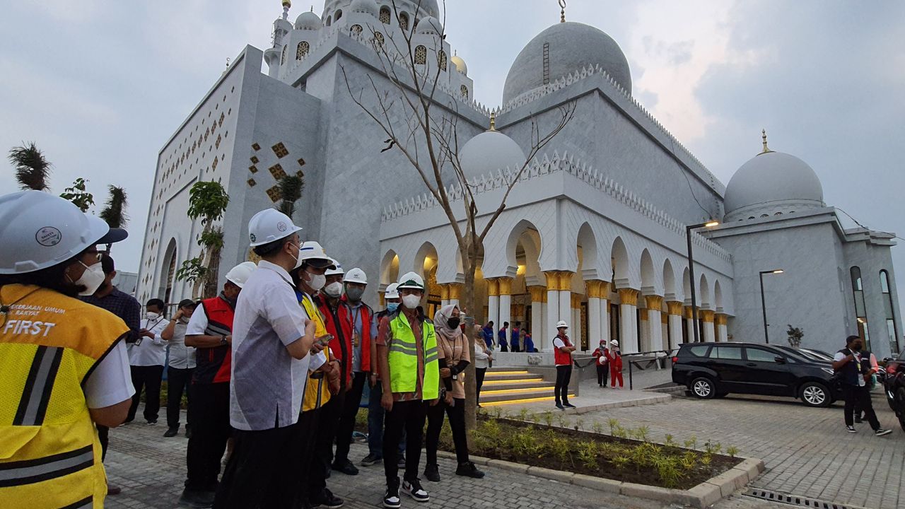 Jelang Peresmian, Finishing Masjid Syeikh Zayed Solo Dikebut
