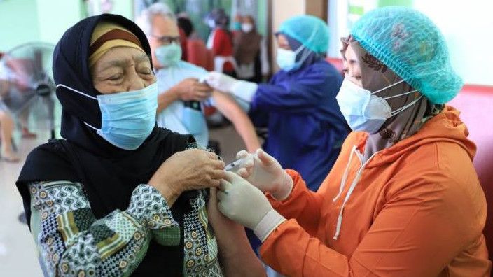 Pemkot Tangerang Gelar Vaksinasi Booster Perdana, Lansia Jadi Prioritas