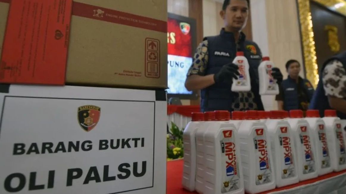 Sindikat Oli Palsu di Kembangan Jakbar Dibongkar, 3 Orang Ditangkap