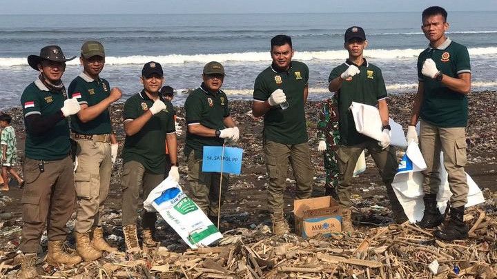 Dari Mana Asal Sampah di Pantai Cibutun Sukabumi yang Viral karena Pandawara Grup?