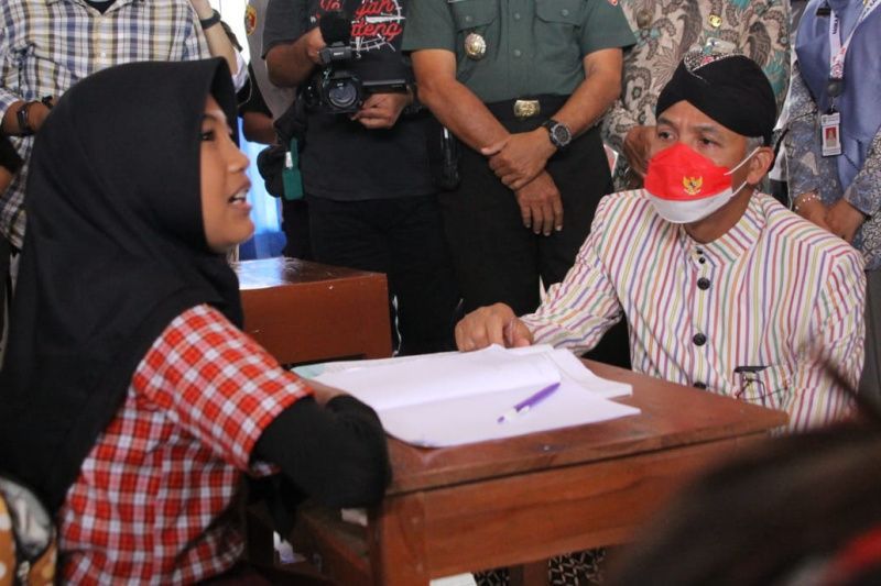 Saat Ganjar Disurati Mitha Aryani, Anak SD di Semarang yang Melapor kalau Sekolahnya Rusak
