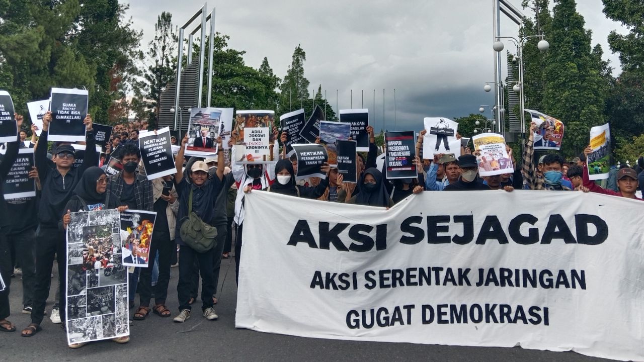 Aksi Gejayan Memanggil Kembali di Jogja, Pecahkan Kendi Tanda Kezaliman Jokowi