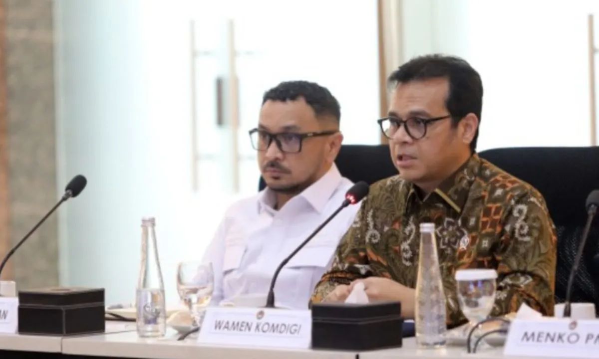 Banyak PHK di Industri Media, Wamenkomdigi Minta Pers Cari Model Bisnis Baru